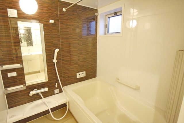 バス・シャワールーム　きれいなバスルーム