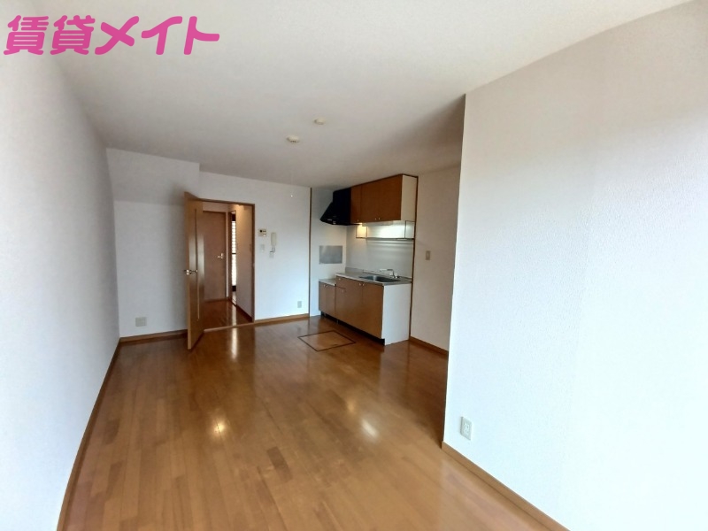 居室・リビング　別部屋参考写真です。