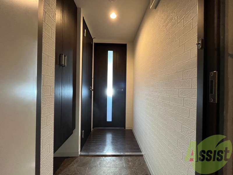 玄関　玄関です。すぐ広いリビングにつながっています。