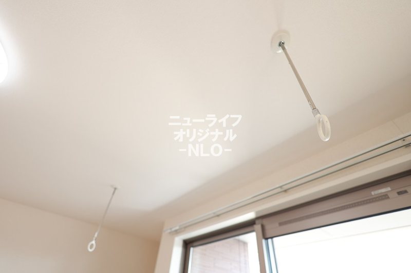 その他設備　雨の日や花粉の季節のお洗濯に役立つ室内物干し付き！