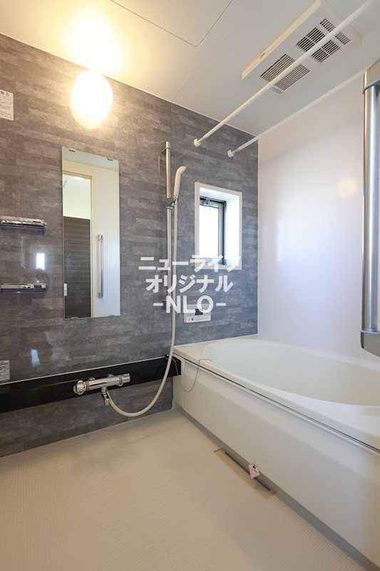 バス・シャワールーム　追焚機能はもちろん浴室乾燥機付きです！
