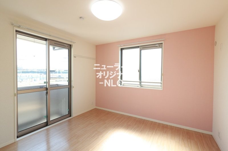 その他部屋・スペース　洋室は窓が2面あるので通風・日当たり良好です！