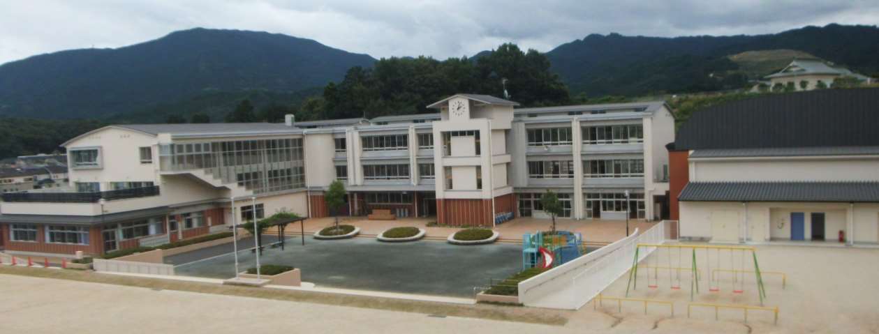 小学校　桜井市立桜井小学校（小学校）まで425m