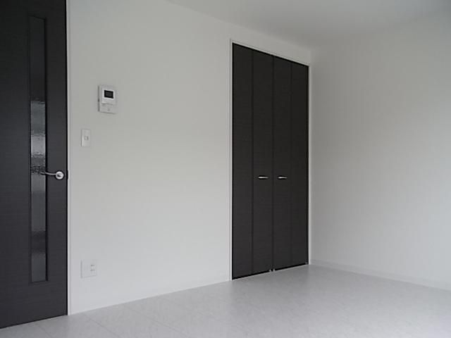 居室・リビング　★オフィスのような白いタイル調の床★