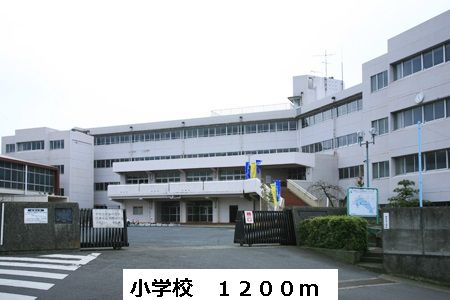 小学校　小学校（小学校）まで1200m