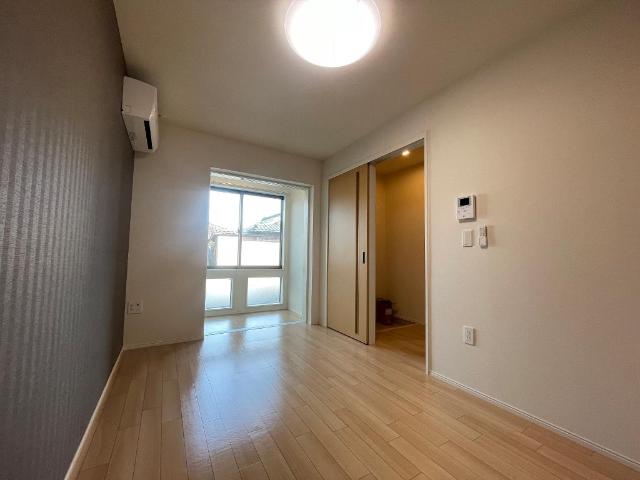 居室・リビング　室内