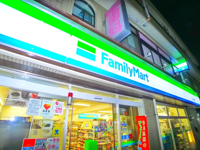 コンビニ　ファミリーマート（コンビニ）まで59m