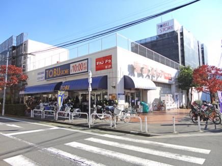 コンビニ　東武ストア小豆沢店（コンビニ）まで383m