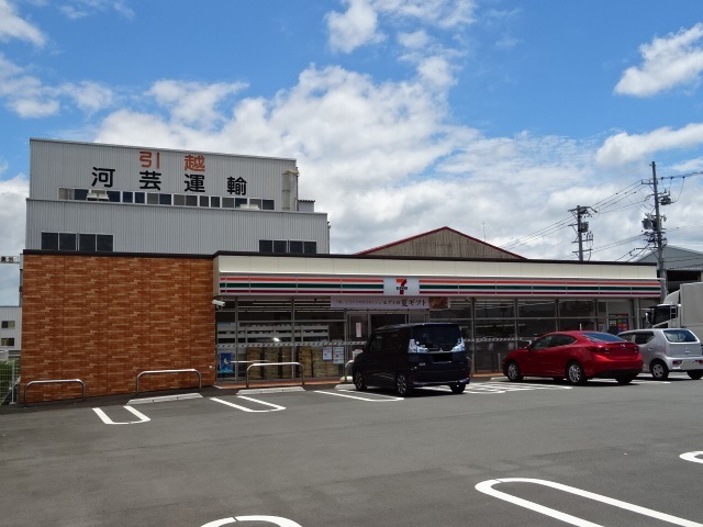 コンビニ　セブンイレブン（コンビニ）まで1000m