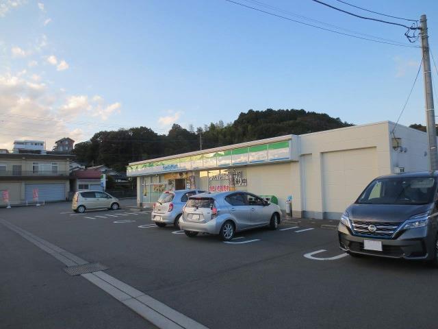 コンビニ　ファミリーマート（コンビニ）まで839m