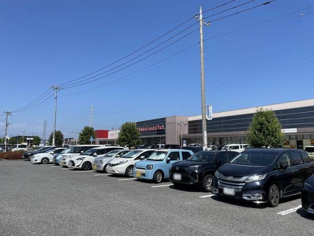 ショッピングセンター　ベイシア西部モール店（ショッピングセンター）まで833m