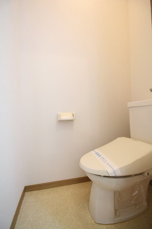 トイレ　別号室の参考写真です。