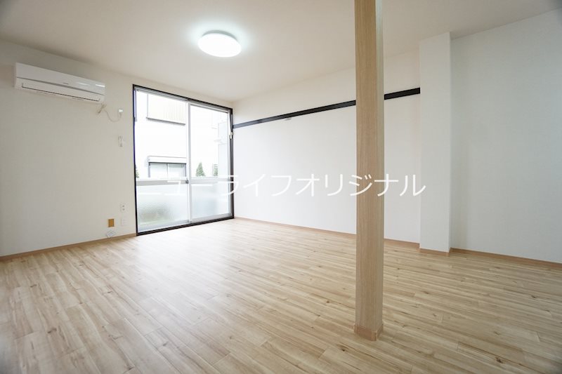 居室・リビング　洋室には大きな収納がございます♪