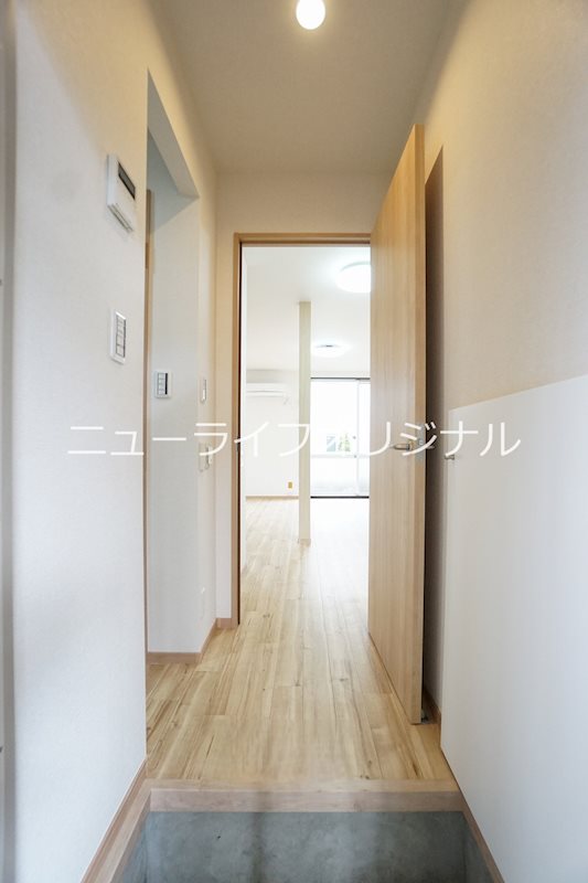 玄関　広めの玄関には大きなシューズボックスがございます♪