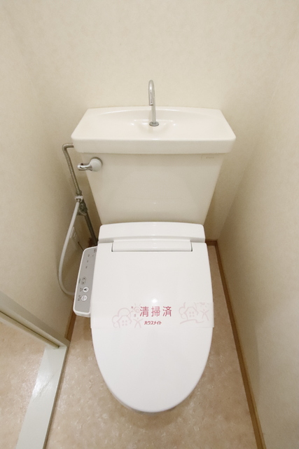 トイレ　人気の洗浄便座付きです
