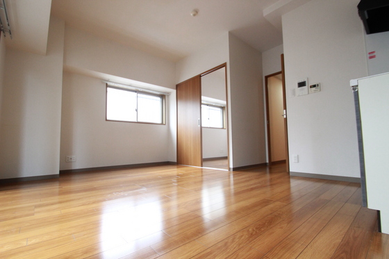 居室・リビング　※別室の写真です