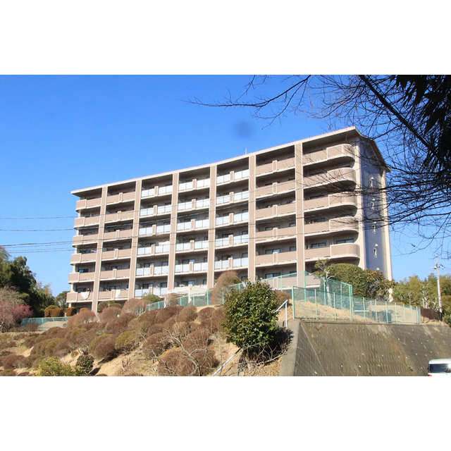 建物外観　高台にたたずむマンション