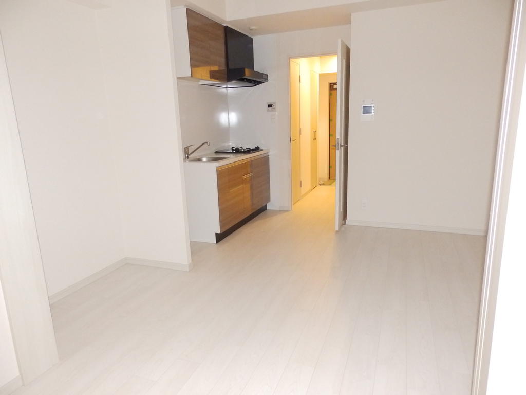 居室・リビング　清潔感あるフローリング