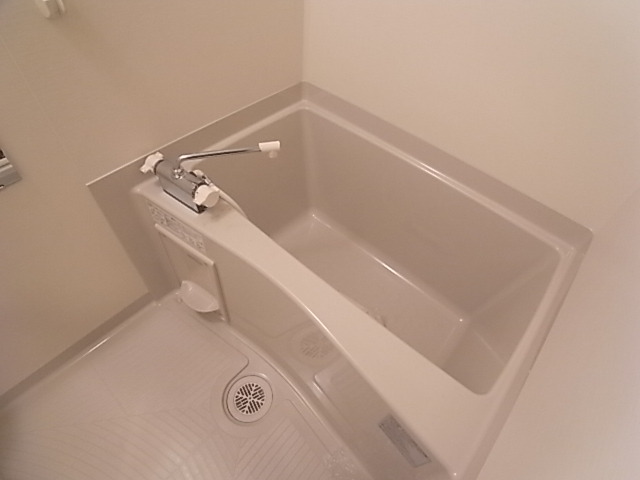 バス・シャワールーム　お風呂・トイレ別のセパレートはいいですね。