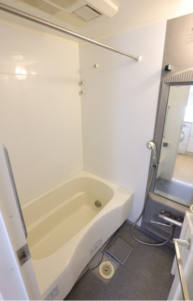 バス・シャワールーム　※反転タイプの写真を使用しています。