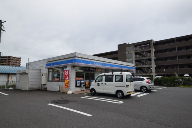 コンビニ　ローソンさいたま日進町三丁目店（コンビニ）まで550m