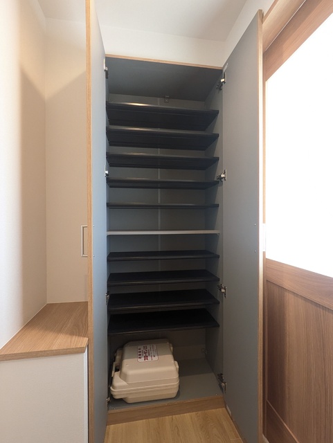 玄関　玄関　収納