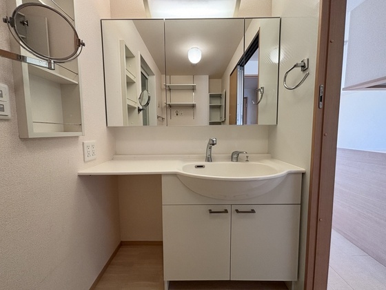 洗面設備　※別部屋の写真です