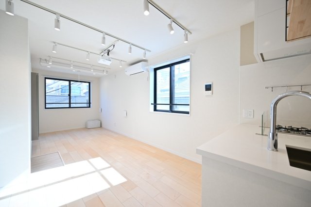 居室・リビング　こちらの居間で趣味の時間をお楽しみください