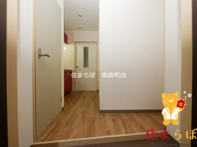 玄関　「気になったら、LINEで気軽に相談できますよ。」