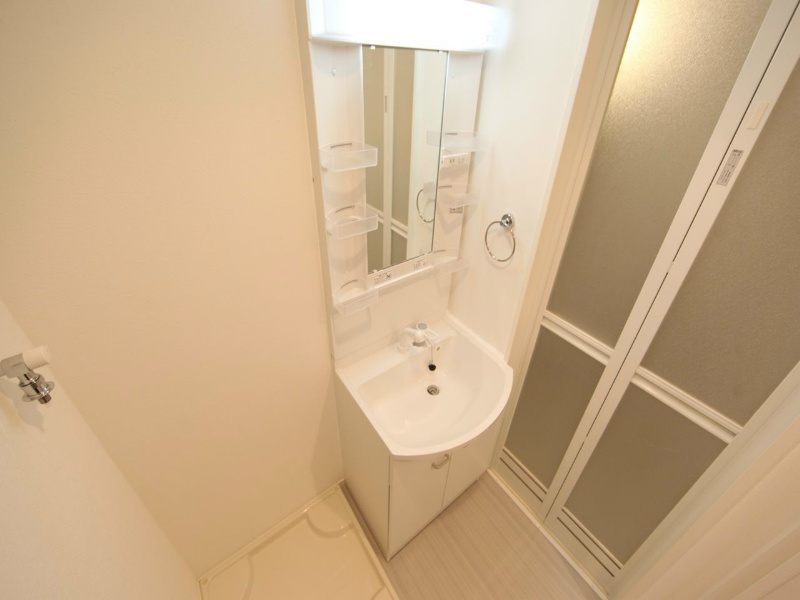 洗面設備　脱衣所　独立洗面台（シャンプードレッサー）洗濯機用意できます