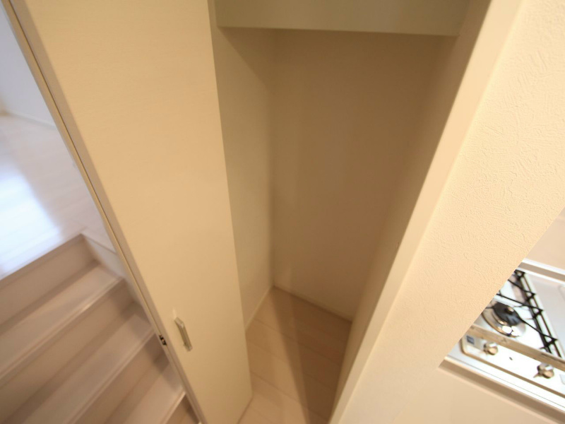収納　キッチン横の収納