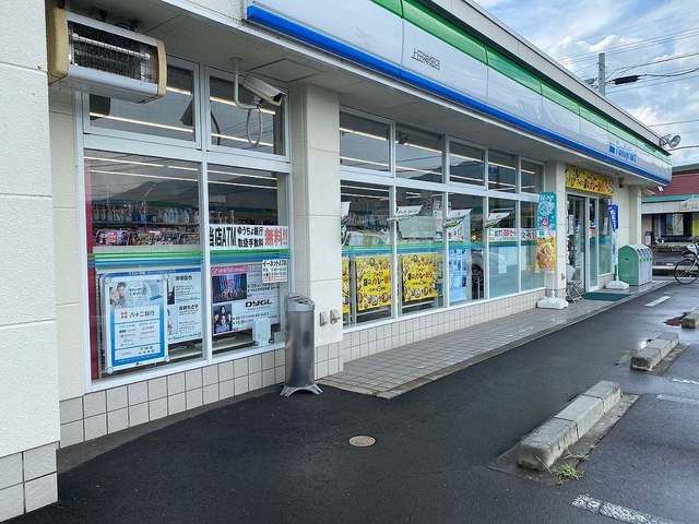 コンビニ　ファミリーマート　上田神畑店（コンビニ）まで1500m