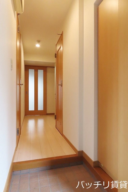 玄関　画像は別号室イメージの為、現況を優先いたします。