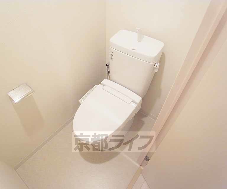 トイレ　ウォシュレットつきです。