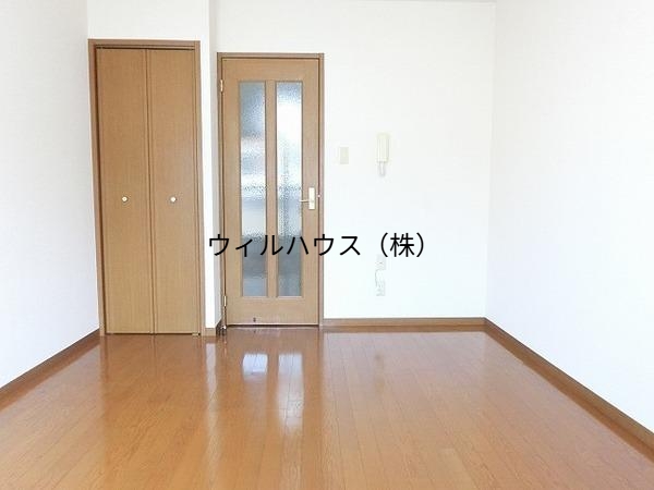 居室・リビング　広々洋室！