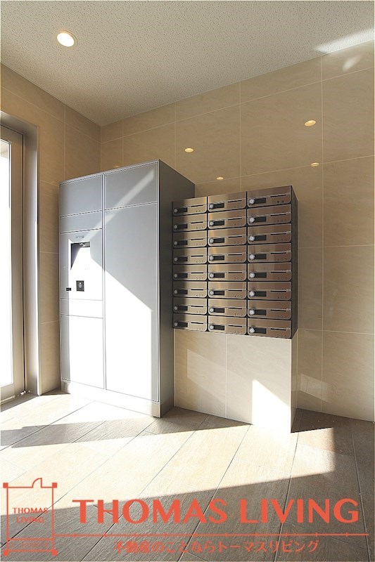 その他共有部分　宅配ボックスや暗所番号付きのメールボックスが備わってます。