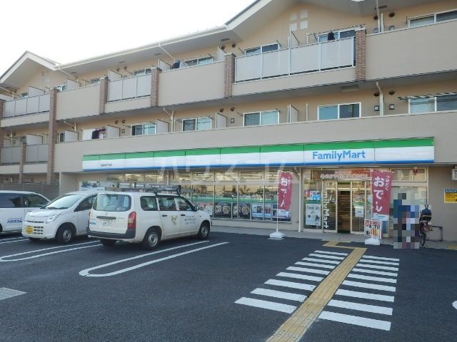 コンビニ　ファミリーマート蕨南町四丁目店（コンビニ）まで853m