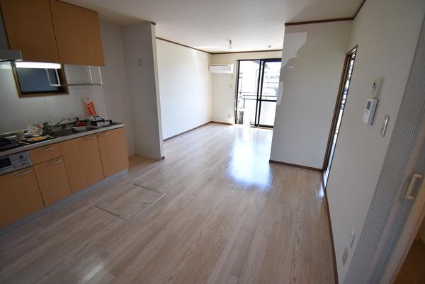 居室・リビング　※同物件別室※