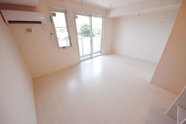 居室・リビング　★１１．９帖の明るいＬＤＫですよ★