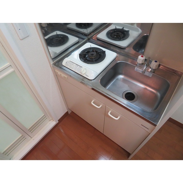 キッチン　コンパクトなキッチンで掃除もラクラク