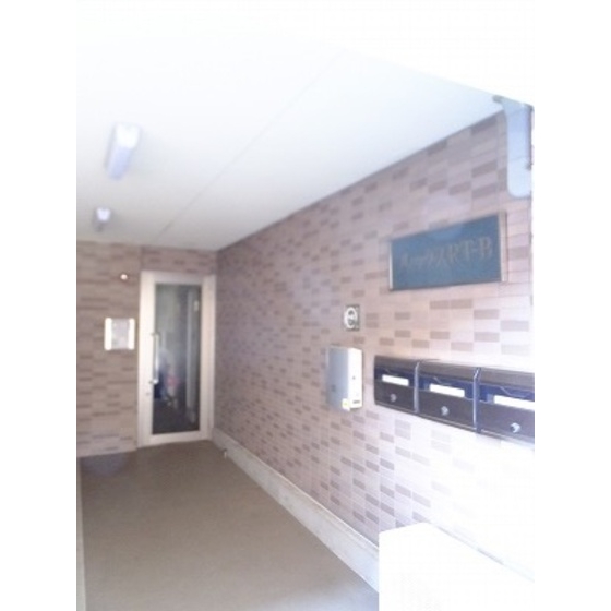 エントランス　落ち着いた雰囲気の外観です