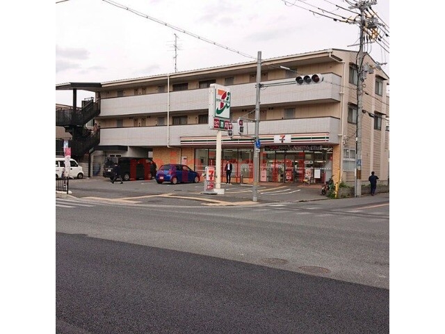 コンビニ　セブンイレブン吹田川岸町店（コンビニ）まで843m