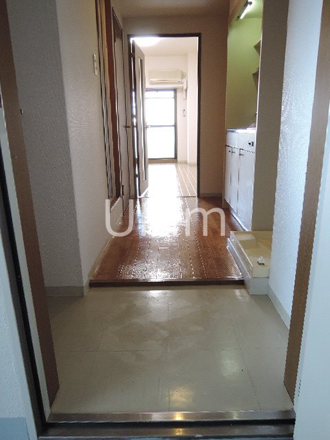 玄関　別部屋のお写真です。ご参考までに！