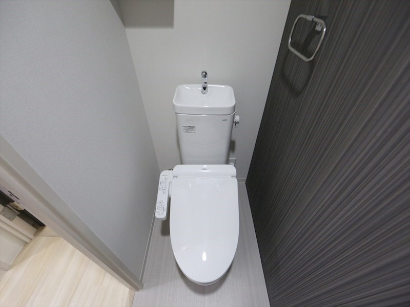 トイレ　温水洗浄暖房便座付トイレ