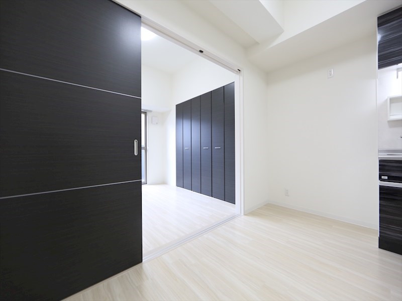 その他部屋・スペース　洋室5.5帖　ＤＫ6帖　つなげても仕切っても使えます