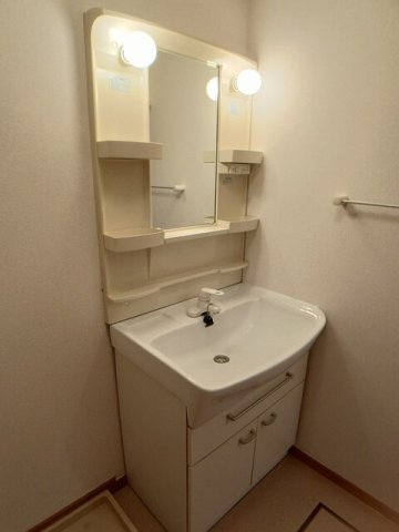 洗面設備　コンパクトで使いやすい洗面所