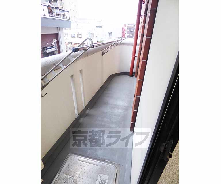 バルコニー　広々使えてたくさん干せますね。