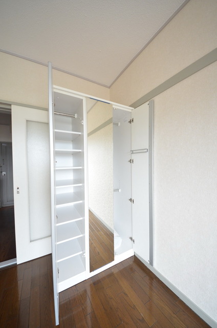 収納　★姿見付きの収納、けっこう便利です★