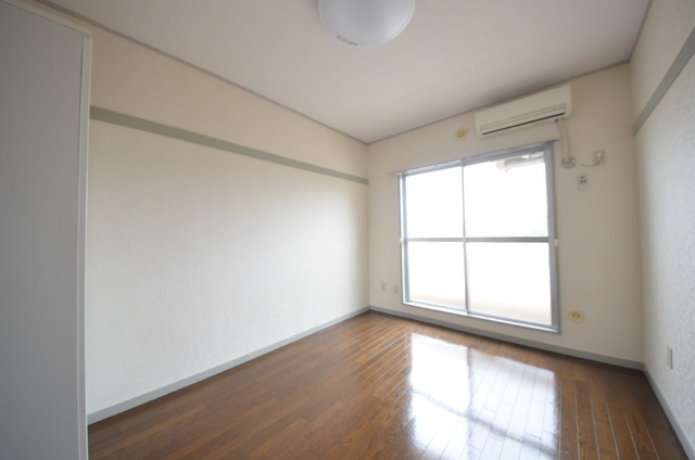 居室・リビング　★大きな窓が、お部屋を明るくしてくれます★