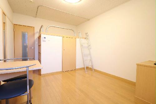 居室・リビング　１Fはフローリング仕様・２Ｆは絨毯仕様になります。